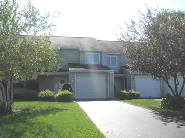 82 Aqueduct Dr, Saratoga Springs, NY 12866