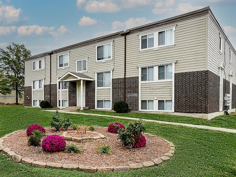 Crossroads Village Apartments — Photo 1