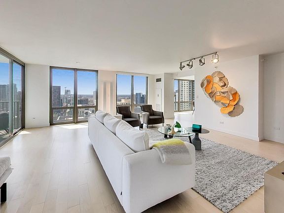 3rd image of 2 E Erie St APT 3005