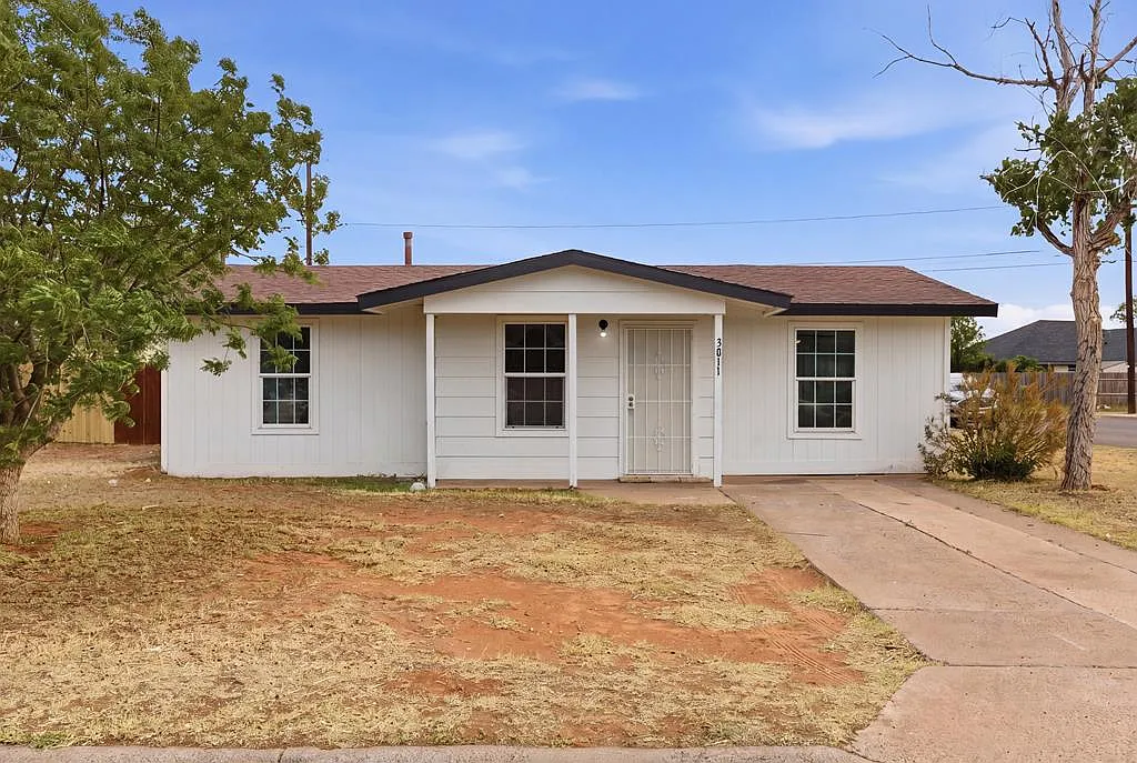4 bed, 2.0 bath, 1500 sqft, $2,400 — Photo 1