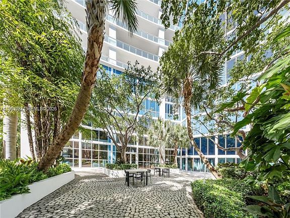 3rd image of 2020 N Bayshore Dr APT 805