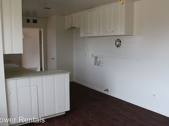 3rd image of 1520 E 12th St