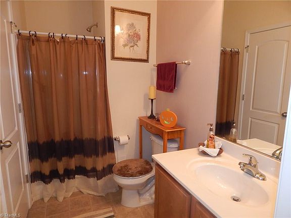 4th image of 4 Hillrise Ct
