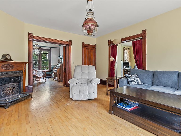 Listing photo 5