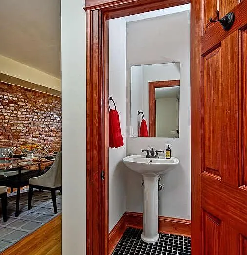 1313 E St NE — Photo 10