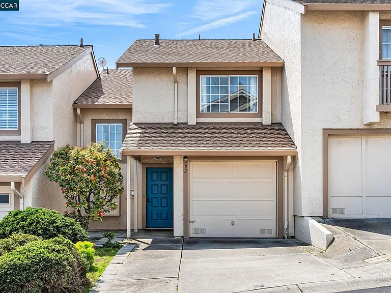 392 Bayview Cir — Photo 8