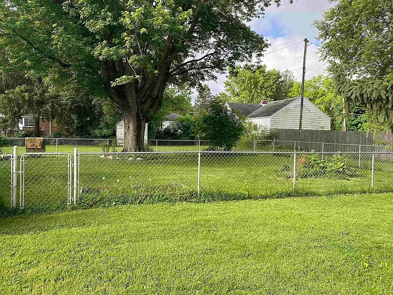 1215 S Fullhart Dr — Photo 24