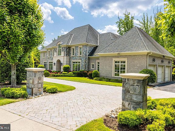 3rd image of 1016 Founders Ridge Ln