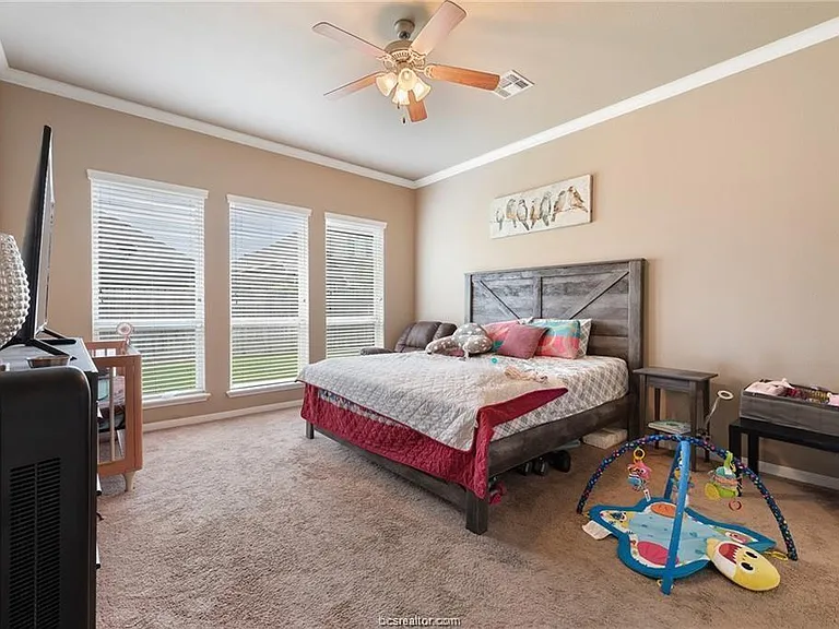 2523 Warkworth Ln — Photo 12