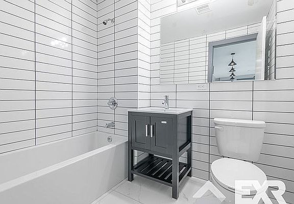 4th image of 1700 Lincoln Pl #7A