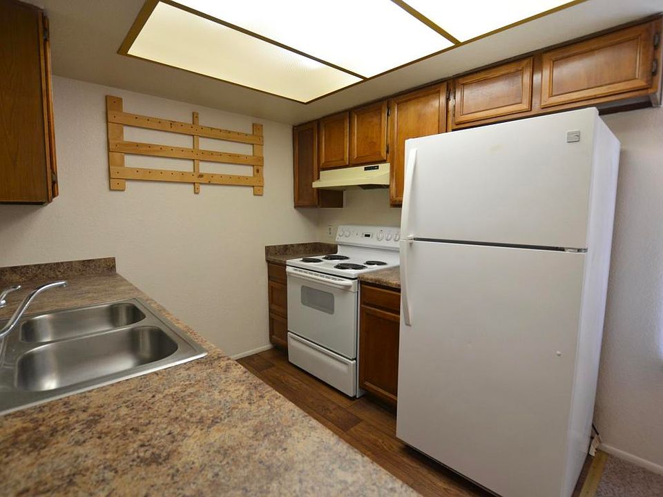 1st image of 1077 W 1st St APT 204