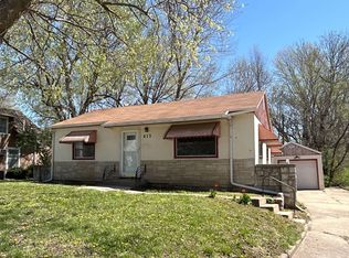 613 N 6th St, Hiawatha, KS 66434