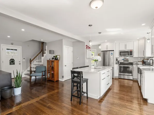 38 Overlook Rd, Waltham, MA 02451