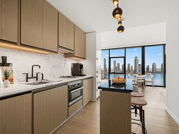 4th image of 626 1st Ave APT W15m