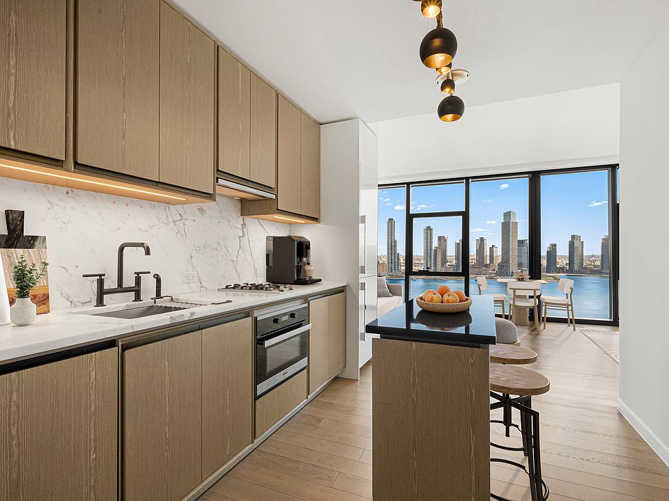 1st image of 626 1st Ave APT W32k