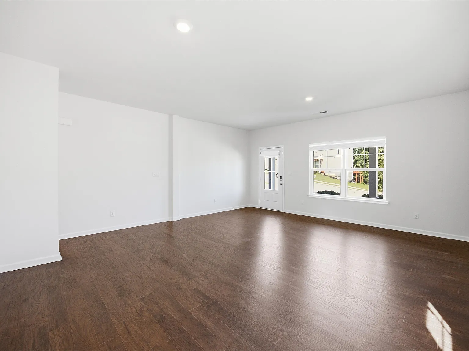 5 bed, 4.5 bath, 3360 sqft, $3,200 — Photo 4