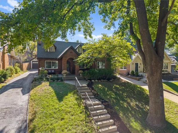 211 E 66th St, Kansas City, MO 64113