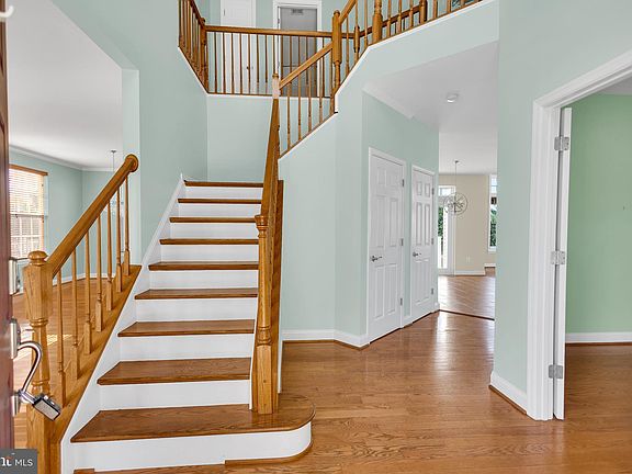 5th image of 222 Rebecca Dr