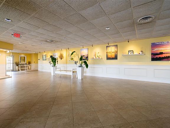 4th image of 31 ISLAND WAY #703