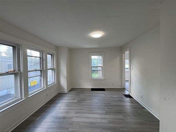 5th image of 493 Grand Ave