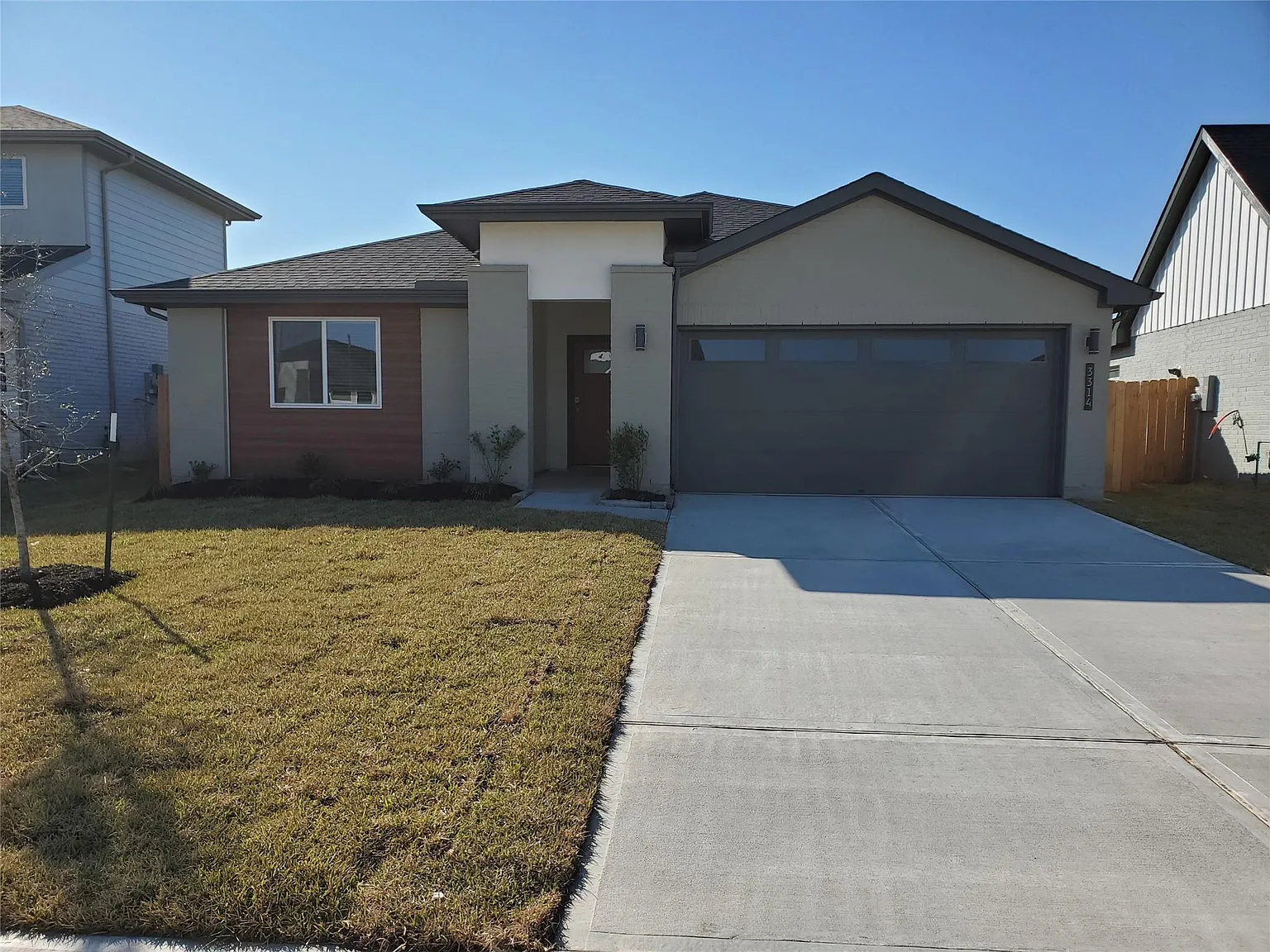 4 bed, 2.0 bath, 2032 sqft, $2,200 — Photo 1