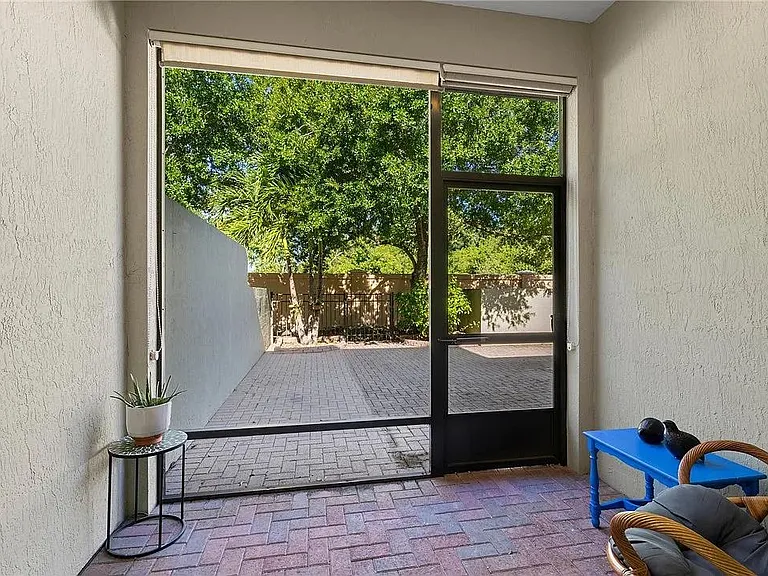 1945 Bridgepointe Cir — Photo 25