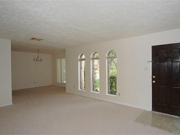 3rd image of 10330 Sageglow Dr