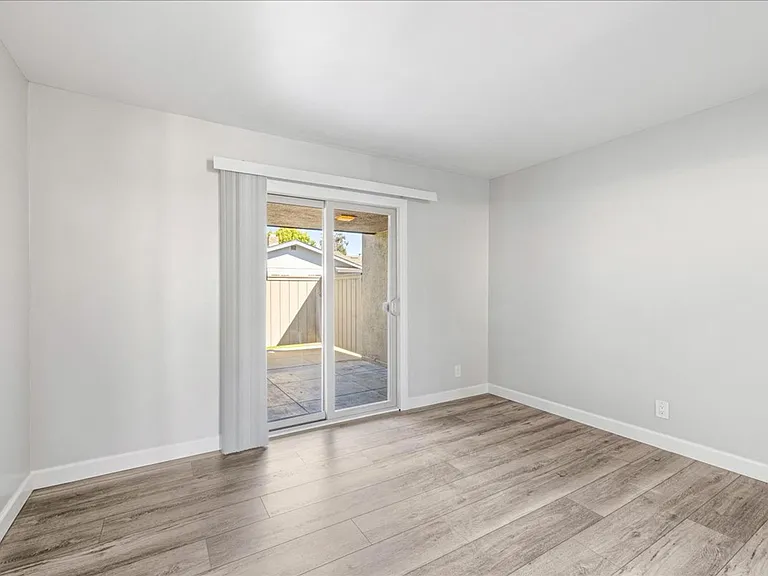 Plaza Apartments — Photo 11