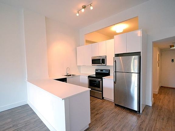3rd image of 2851 NE 183rd St APT 211