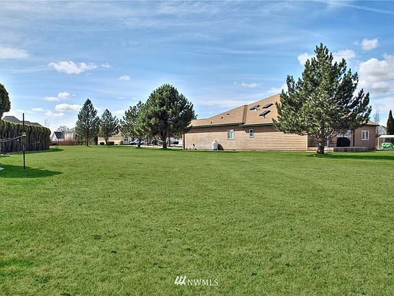 4th image of 610 S Lupine Drive