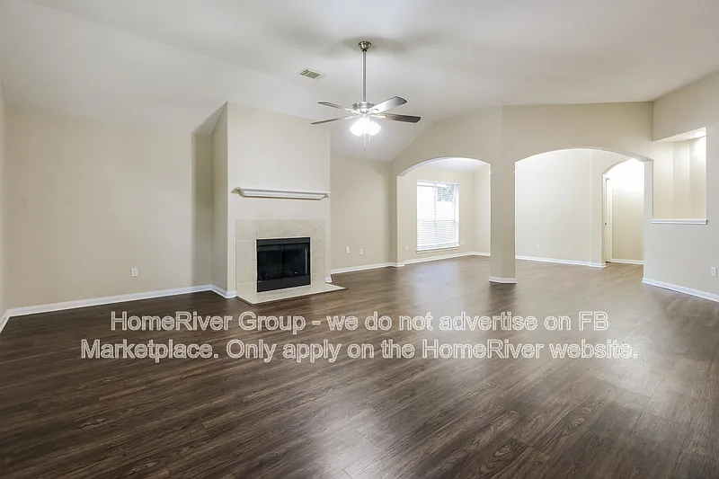 3 bed, 2.0 bath, 1870 sqft, $1,955 — Photo 2