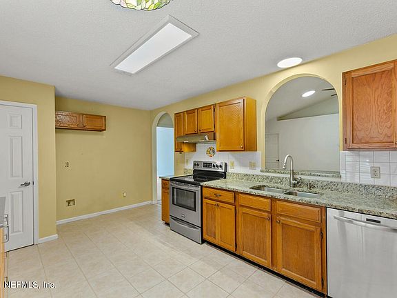 2nd image of 3042 Sans Pareil St