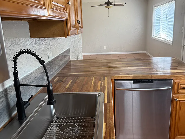 1216 Grovewood Dr — Photo 6