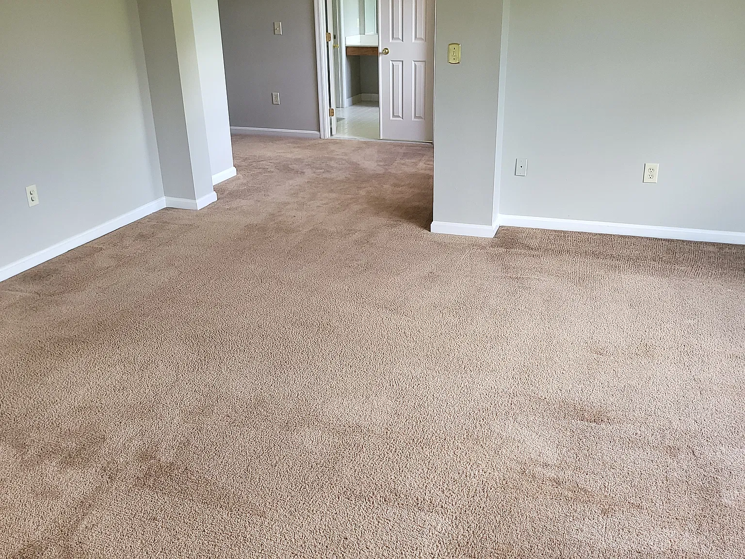4 bed, 2.5 bath, 3400 sqft, $3,300 — Photo 4