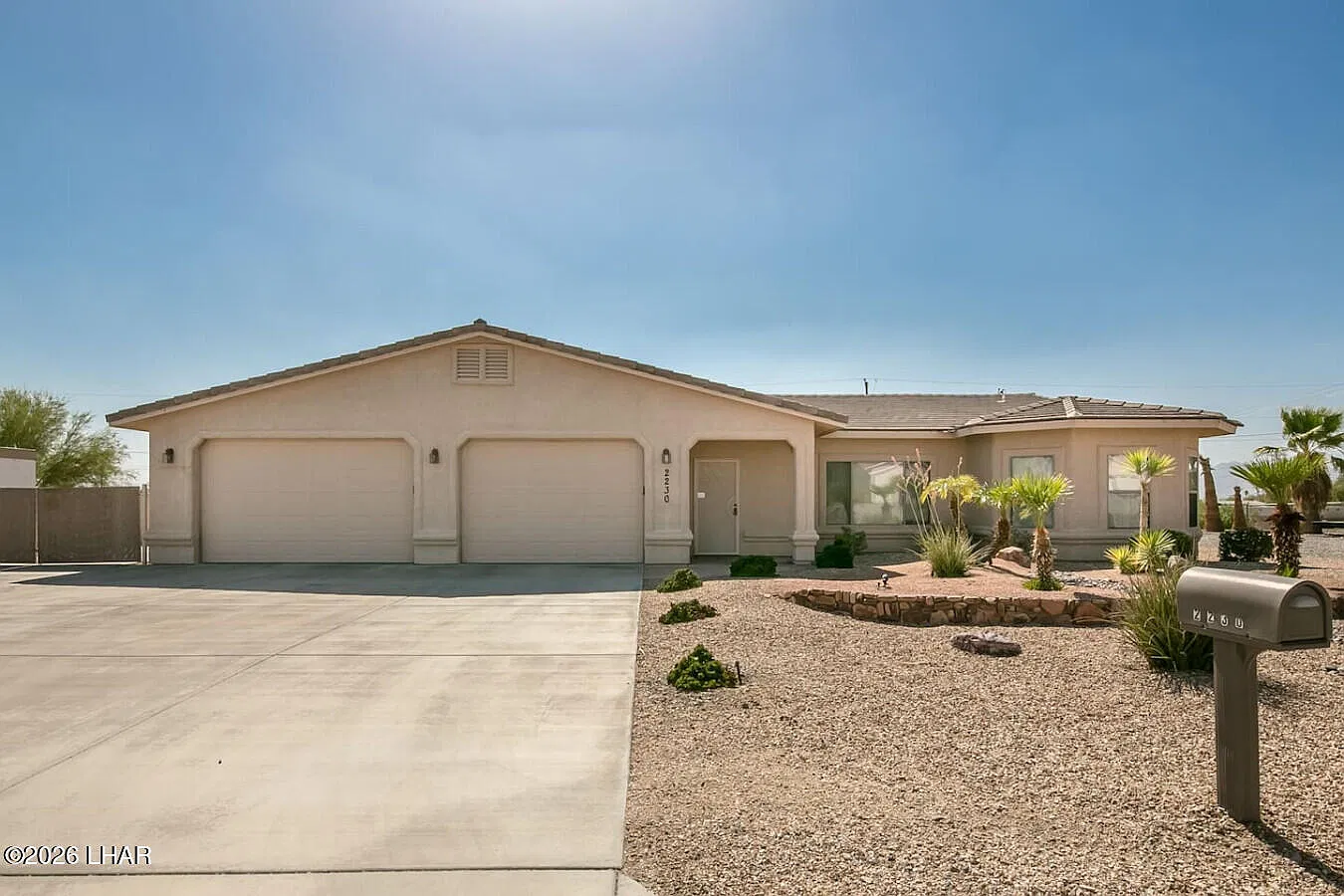 3 bed, 2.0 bath, 1711 sqft, $2,800 — Photo 2