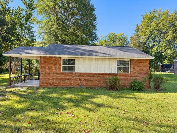 1304 Cartwright Dr, Greensboro, NC 27406