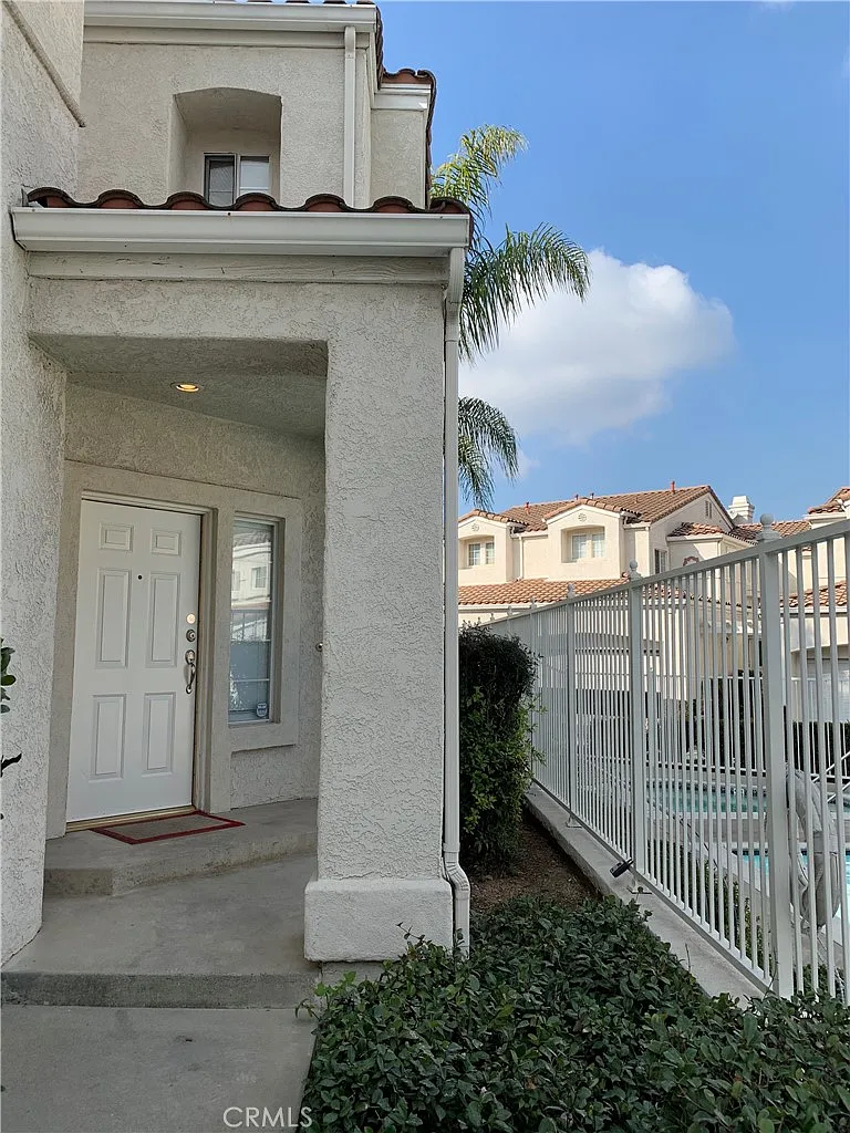 3 bed, 1752 sqft, $3,400 — Photo 1
