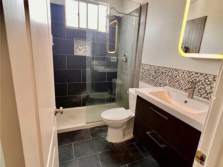 129 W Palmyra Ave — Photo 15