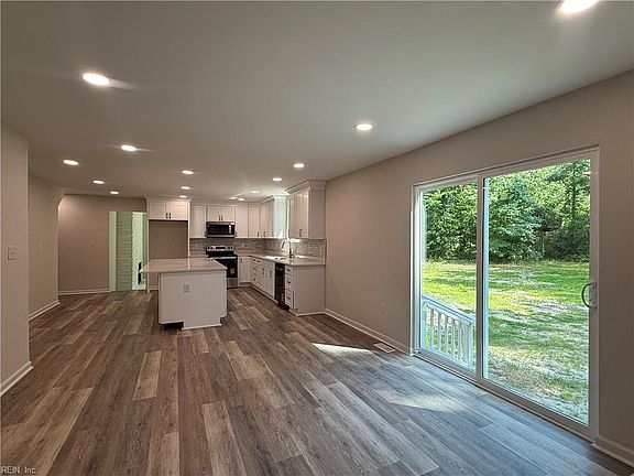 4th image of 537 Margaret Dr