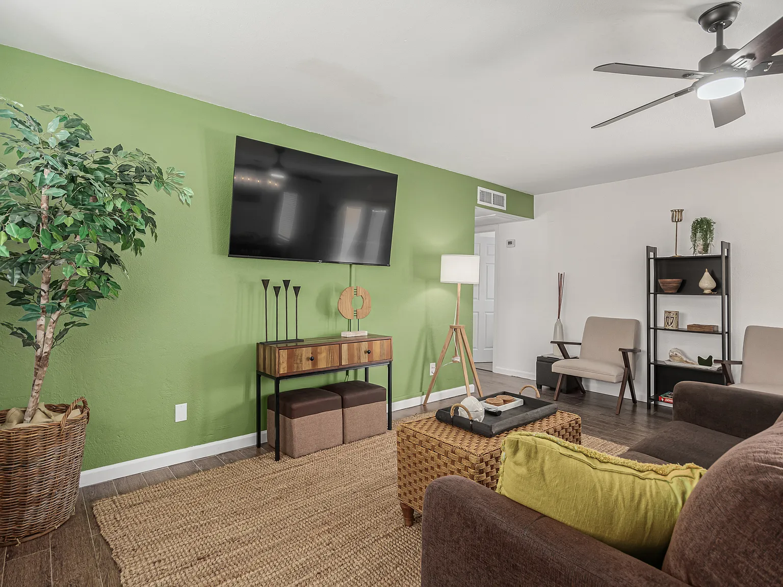 2611 E Obregon St — Photo 2