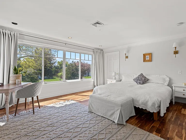80 Soundview Dr — Photo 28