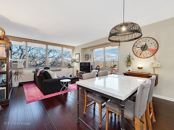 3rd image of 3950 N Lake Shore Dr APT 530