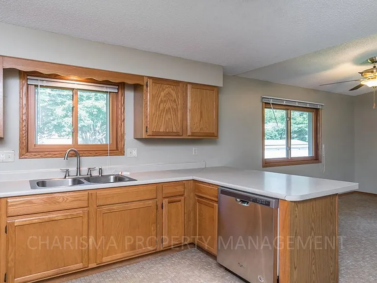 4608 E Blazewood Dr — Photo 7