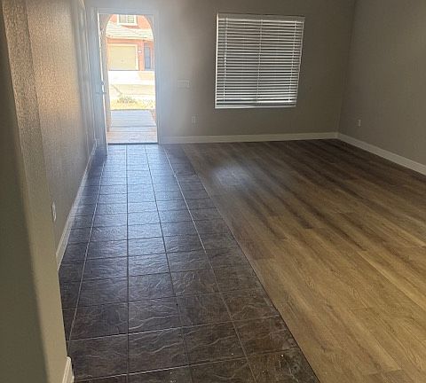 3rd image of 21155 E Liberty Pl