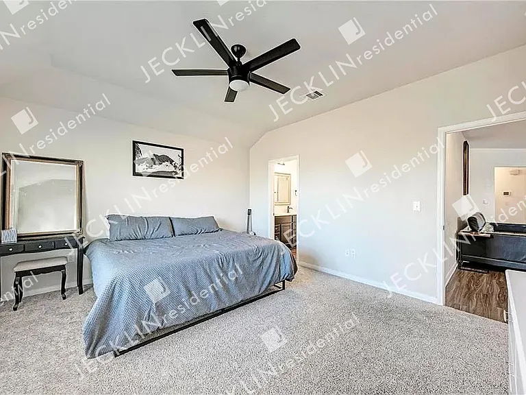 105 Kleberg Ct — Photo 14