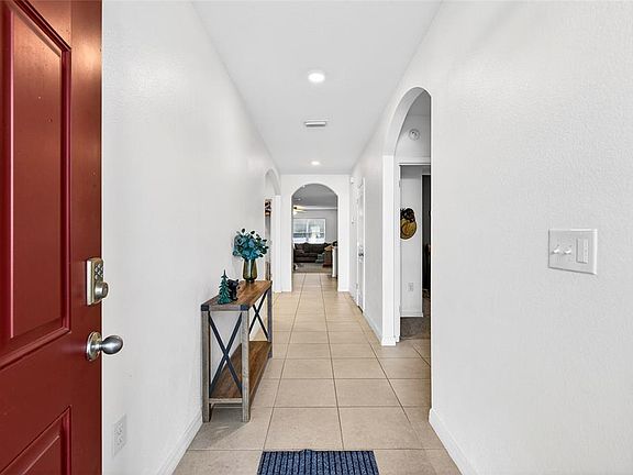 2nd image of 2530 NE 42nd Rd