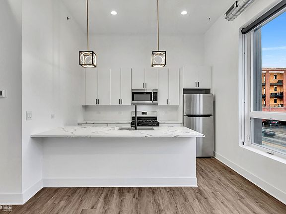 3rd image of 4725 N Western Ave #4731-205