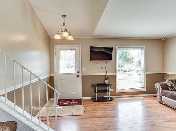 2nd image of 517 Southwood Cir