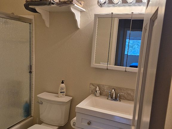 4th image of 1194 Manzanita Dr