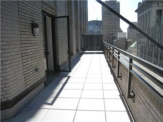 Rented by R New York | media 8